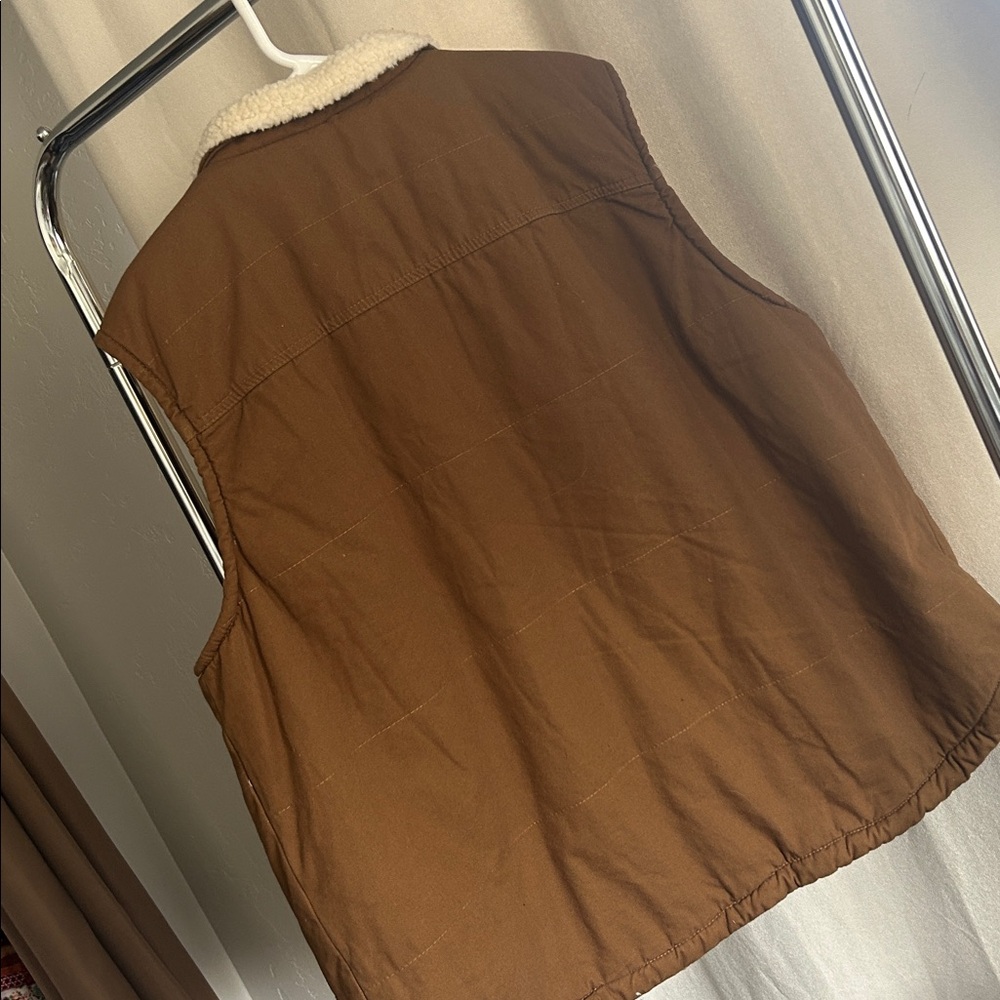 Lee Men's Brown Sherpa-Lined Vest with Cream Lining - Picture 8 of 10